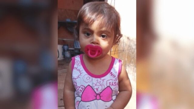 Pais de bebê de um ano, morta por agressão da babá, são presos em Uberlândia