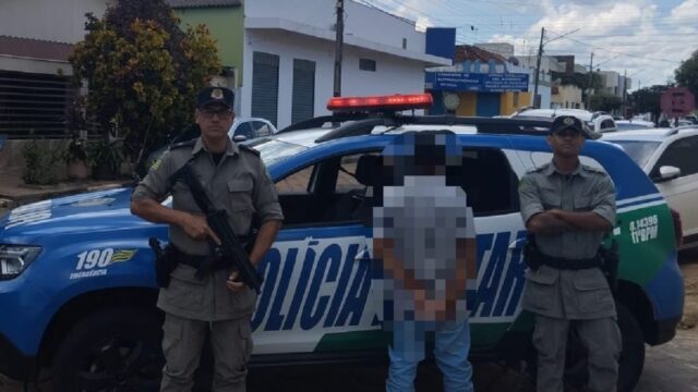 Homem é preso conduzindo veículo sem CNH e embriagado em Pires do Rio
