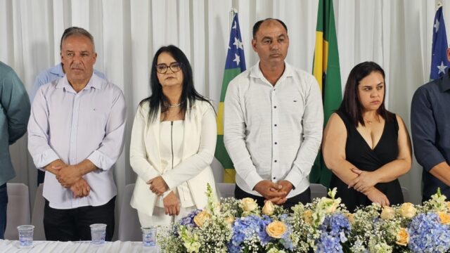 Vanusa Aparecida e Eraclides Ferreira tomam posse como prefeita e vice de Davinópolis; vereadores também assumem mandato 2025-2028