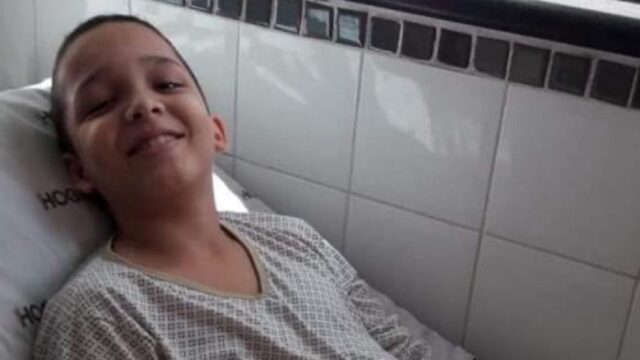 Em Catalão: Adolescente autista enfrenta desafio para tratamento de fratura no fêmur; família busca ajuda para cirurgia