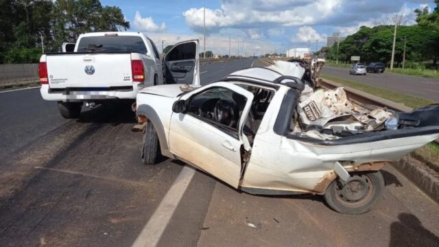 Acidente na BR-050 envolvendo caminhonete e veículo utilitário deixa duas pessoas feridas em Araguari
