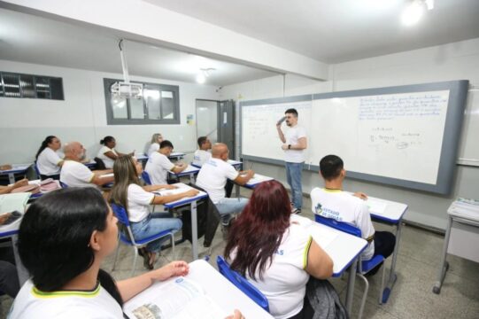 Inscrições para processo seletivo de professores temporários começam nesta segunda-feira (16/12)