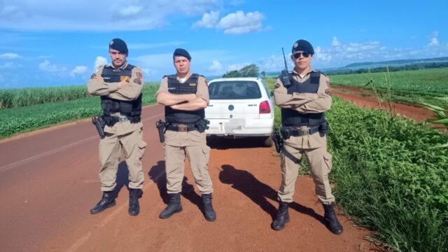 Veículo furtado é localizado abandonado em Araguari, MG
