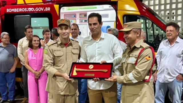 Deputado Jamil Calife entrega viatura ao Corpo de Bombeiros em Catalão com investimento de R$ 400 mil