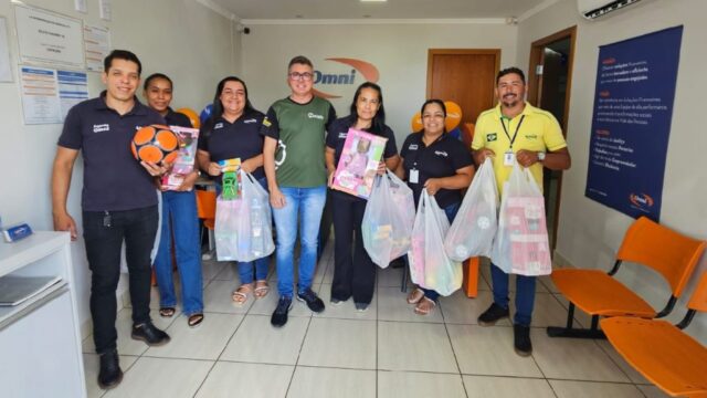 Empresa Omni doa brinquedos para campanha de Natal do Zap Catalão