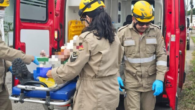 Homem fica ferido em acidente entre carro e moto no bairro Santo Antônio, em Catalão