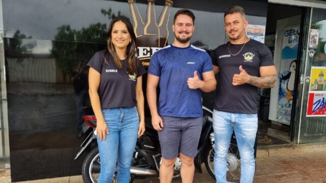 Cliente é premiado em sorteio de moto do Empório Ouvidor