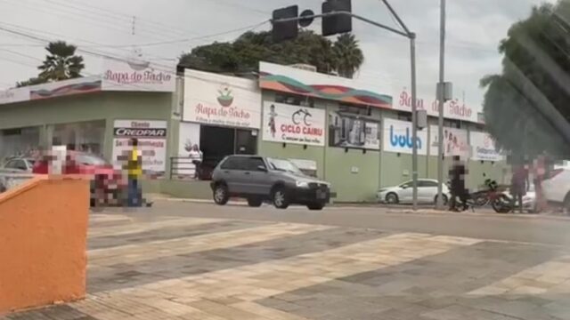 Idoso de 74 anos fica ferido em colisão entre motos no Centro de Catalão