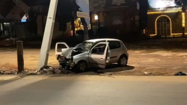 Mulher morre e duas pessoas ficam gravemente feridas após carro colidir contra poste em avenida de Caldas Novas