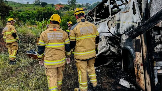 Mortes confirmadas no acidente em rodovia de Minas chegam a 38
