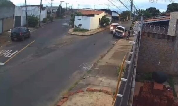 Vídeo: Motorista embriagado bate em caminhonete e fere criança em Araguari