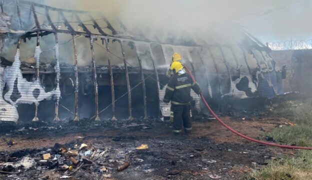 Incêndio em caminhão mobiliza Bombeiros na BR-050, em Araguari