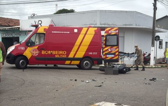 Motociclista fica ferido após acidente em cruzamento no bairro Nossa Senhora de Fátima, em Catalão