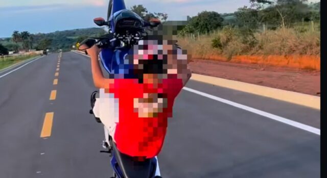 PM realiza Operação "Rolezinho" para coibir manobras perigosas de motociclistas em Catalão
