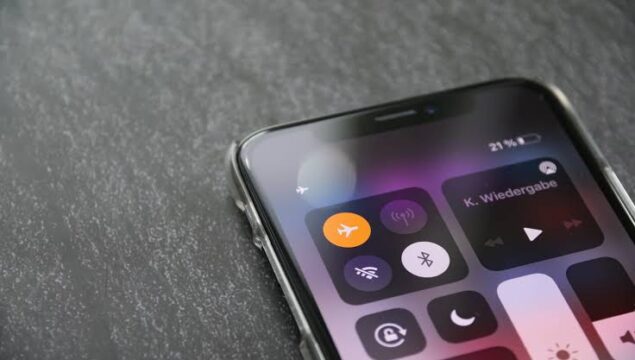 "Modo avião" é truque para carregar celular até 10 vezes mais rápido