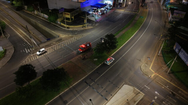 Jovem morre depois de sofrer acidente de moto na Avenida João Naves de Ávila, em Uberlândia