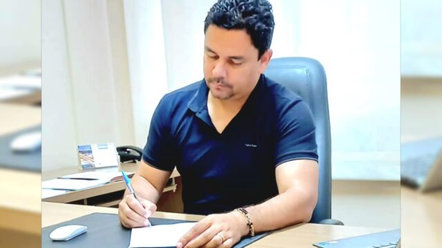 Prefeito de Urutaí, Alexandre Araújo, anuncia reajuste salarial para servidores públicos municipais