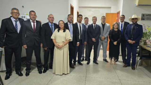 Prefeito reeleito Jânio Pacheco, vice-prefeita Iraneide Mariano e vereadores de Ipameri são empossados em solenidade oficial