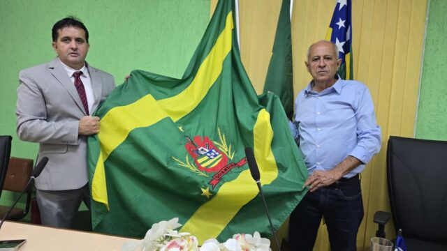Allisson Peixoto e Neusmar Santana tomam posse para novo mandato em Goiandira