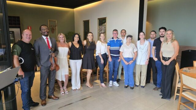 Go Inn Hotel Catalão apresenta estrutura moderna para eventos em café da manhã com representantes locais