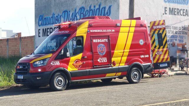 Duas mulheres ficam feridas após colisão entre carro e moto em Catalão