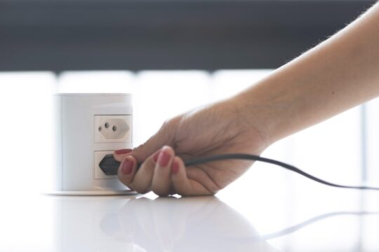 Economia nas férias: Equatorial Goiás dá dicas para reduzir gastos conta de energia