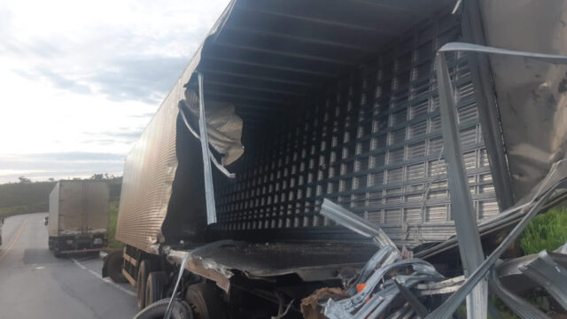 Motorista de ônibus morre e 10 passageiros ficam feridos em colisão frontal com caminhão na BR-262, em Luz