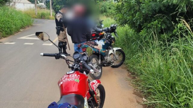 Polícia Militar apreende motocicleta durante 'Operação Cavalo de Aço' em Coromandel, MG