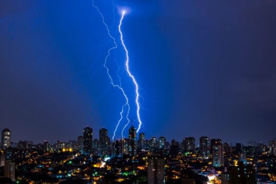 Temporais: Equatorial Goiás atenta para previsão de chuva forte e orienta clientes sobre riscos