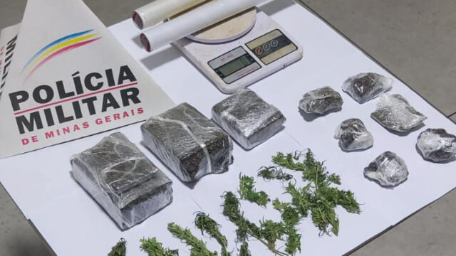 Jovem é preso por tráfico de drogas em Araguari; materiais apreendidos incluem barras de maconha e balança de precisão