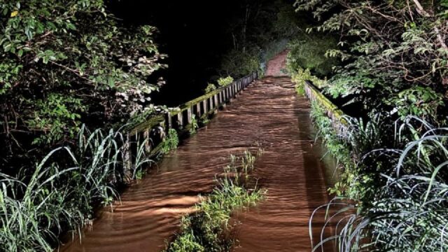 Ponte do Currupio e casas são atingidas por alagamentos após transbordamento do Rio Veríssimo