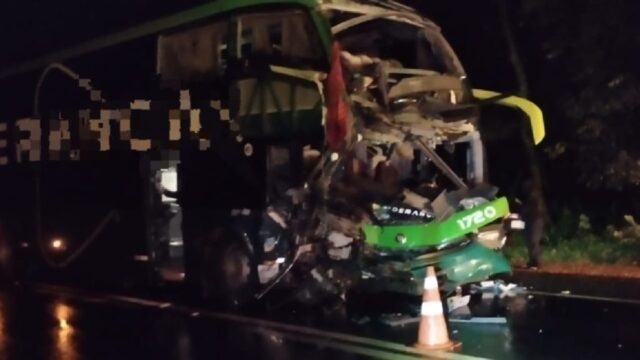 Colisão traseira entre ônibus interestaduais deixa uma vítima fatal e outra ferida em Mara Rosa