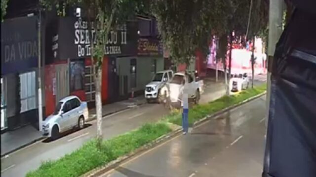 Homem fica ferido ao ser atropelado enquanto era retirado de local em Catalão; VÍDEO