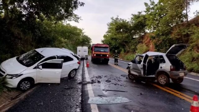 Colisão entre carros deixa quatro mortos e um ferido na GO-060, em Goiás