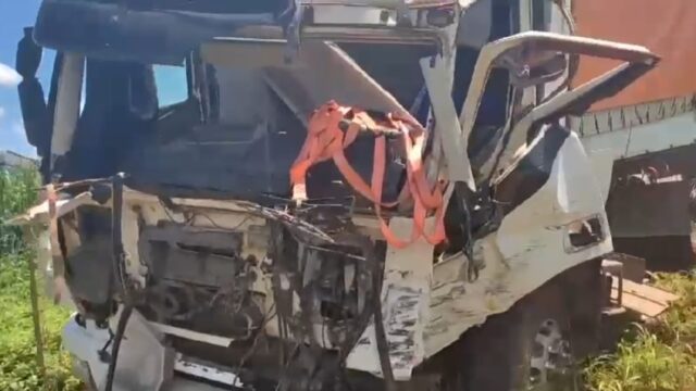 Caminhoneiro com mais de 20 horas ao volante provoca grave acidente na BR-452 em Goiás