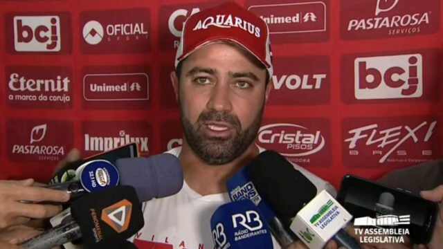 Técnico do Vila Nova, Rafael Lacerda, elogia Crac em coletiva de imprensa e diz que "vai terminar em uma posição boa no campeonato" após empate no Goianão 2025
