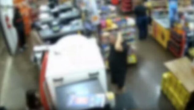 VÍDEO: Clientes são rendidos e funcionário agredido durante assalto a supermercado no Bairro Aclimação, em Uberlândia