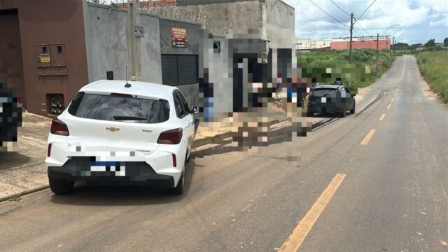 Colisão entre carros deixa motorista ferido e causa danos materiais em Catalão
