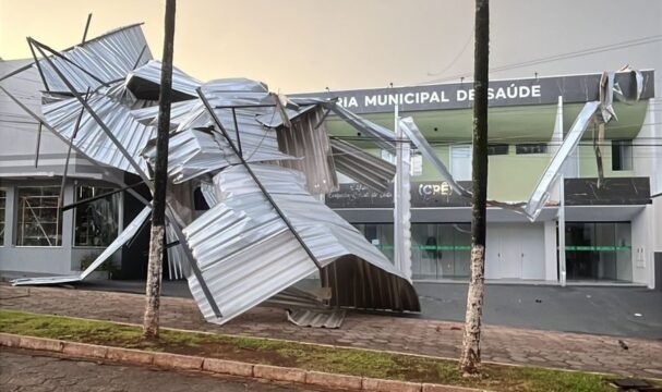 Temporal causa estragos em Corumbaíba e deixa cidade em alerta; veja imagens