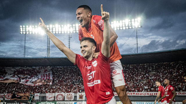 Vila Nova vence Goiás por 1 a 0 com gol polêmico e amplia tabu no clássico no Serra Dourada