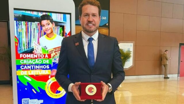 Ouvidor é destaque nacional e recebe Selo Ouro na Educação