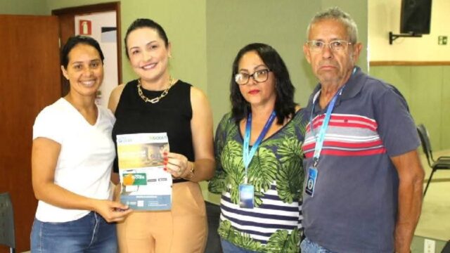 Cumari realiza entrega do cartão Mães de Goiás para beneficiárias do município