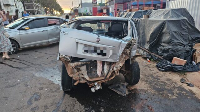 Quatro pessoas ficam feridas em acidente envolvendo dois carros em Catalão