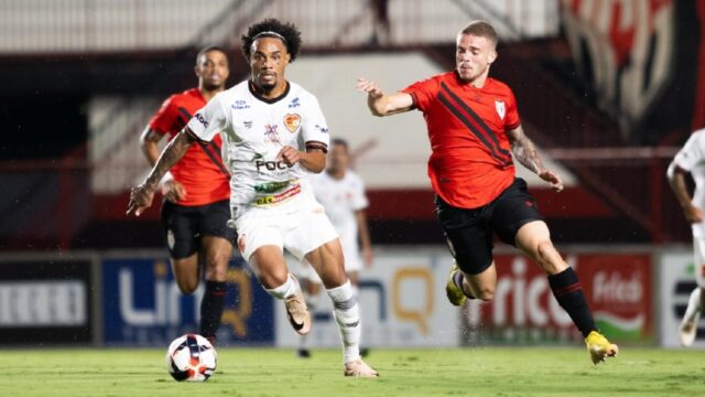 Atlético-GO vira nos acréscimos contra Abecat em jogo marcado por polêmica na arbitragem