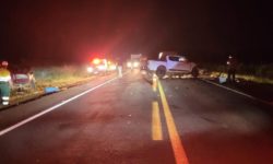 Colisão frontal entre caminhonetes mata dois motoristas na BR-414, em Abadiânia Colisão frontal entre caminhonetes mata dois motoristas na BR-414, em Abadiânia