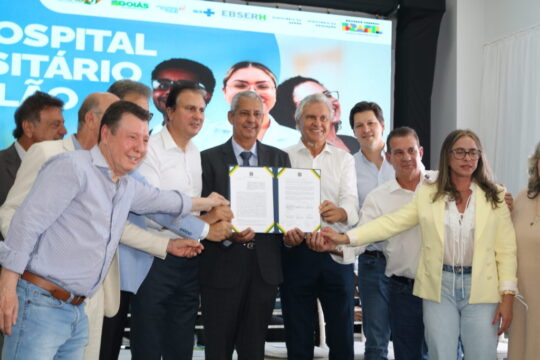 Ministro da Educação e governador assinam acordo em Catalão para funcionamento do Hospital Universitário da Ufcat