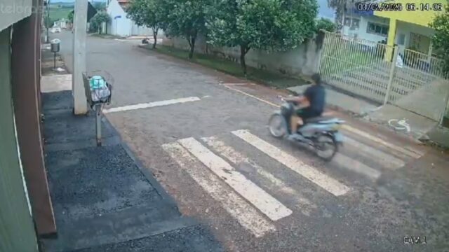 Motocicleta é furtada em creche de Pires do Rio; câmeras registram toda a ação