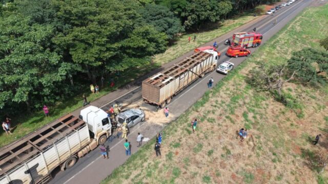 Engavetamento na BR-365 deixa uma pessoa ferida no trevo do bairro Alvorada em Uberlândia