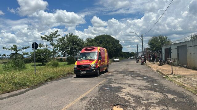 Acidente de trânsito em Catalão deixa casal ferido; motorista foge sem prestar socorro