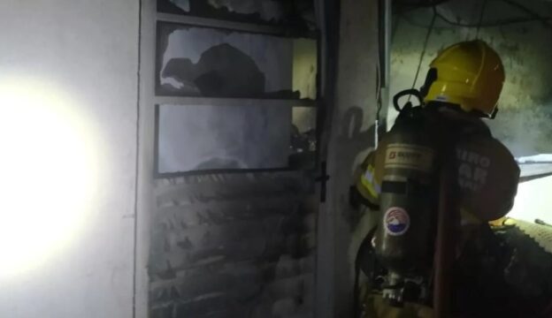 Residência pega fogo após discussão entre marido e mulher, em Uberlândia